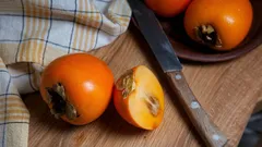 How to Eat Persimmons: With or Without the Peel
