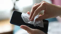 What You Shouldn’t Use to Clean Your Smartphone Screen: Almost Everyone Does It This Way